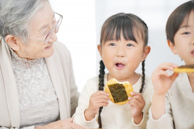 祖父母世代向けの『孫育て講座』が話題…育児の世代間ギャップを埋めることで得られるメリットとは？_4