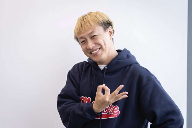 スタッフから愛されていたお見送り芸人しんいち　撮影／齋藤周造