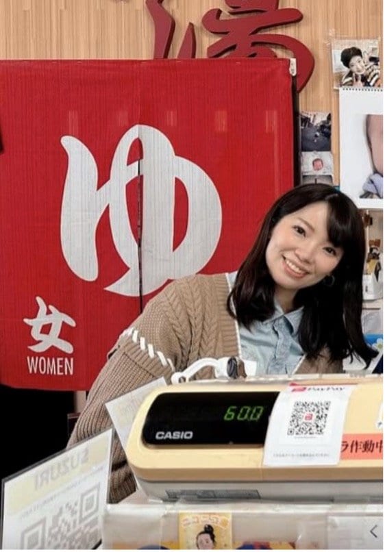 取材に応じる三代目店主の井上美菜さん（店舗提供）