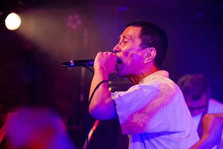 ライブ本番は、その表情は一転！　激しいヴォーカリストの顔になる。（撮影／木村琢也）