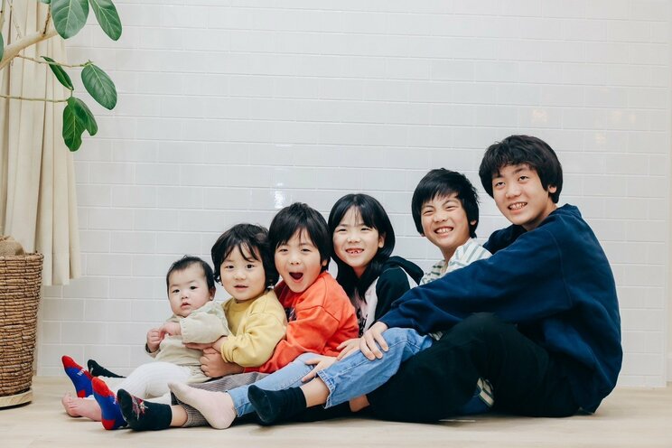 自宅に飾られたこどもたちの写真