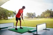 打ちっぱなしの「連打」では一生ゴルフが上手くならない…クラブ必要なし、お金もかからない自分に合った自然なスイングの身につけ方