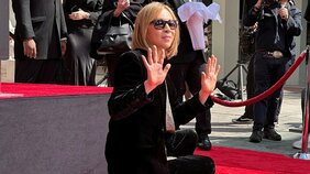 日本人初、ハリウッドに手形足形を刻んだYOSHIKI「明日何が起こるか分からないのが人生」…渡米25年の知られざる苦労とアメリカでの本当の評価とは