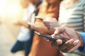会う前から「愛している」「いいね」を連打して終わり…マッチングアプリを長く使ってもなかなかうまくいかない男たちの特徴とは