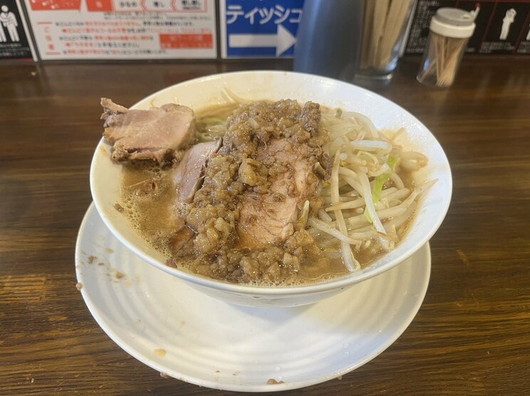 「道の途中」の定番メニュー「ラーメン」（900円）