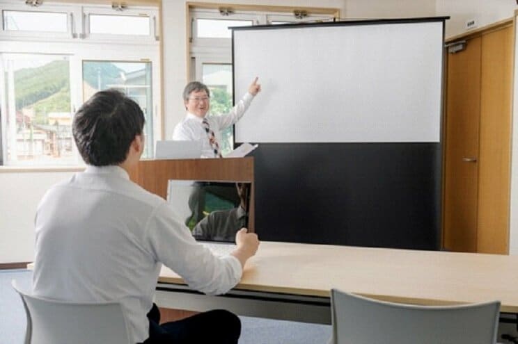 支援級を担任する先生には研修もない学校が多いという（画像はイメージです。写真／PhotoAC）