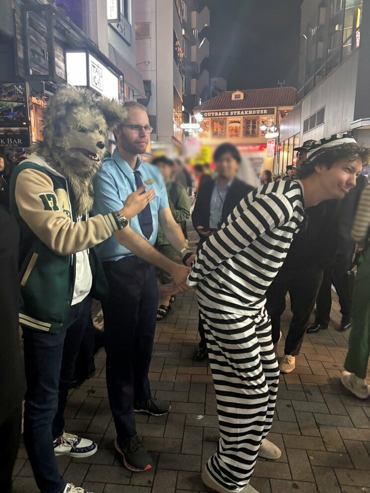 〈外国人だらけの渋谷ハロウィーン〉「休止？シラナイヨ」「誰も止められないヨ」酒がなくてもハイテンションで…_14