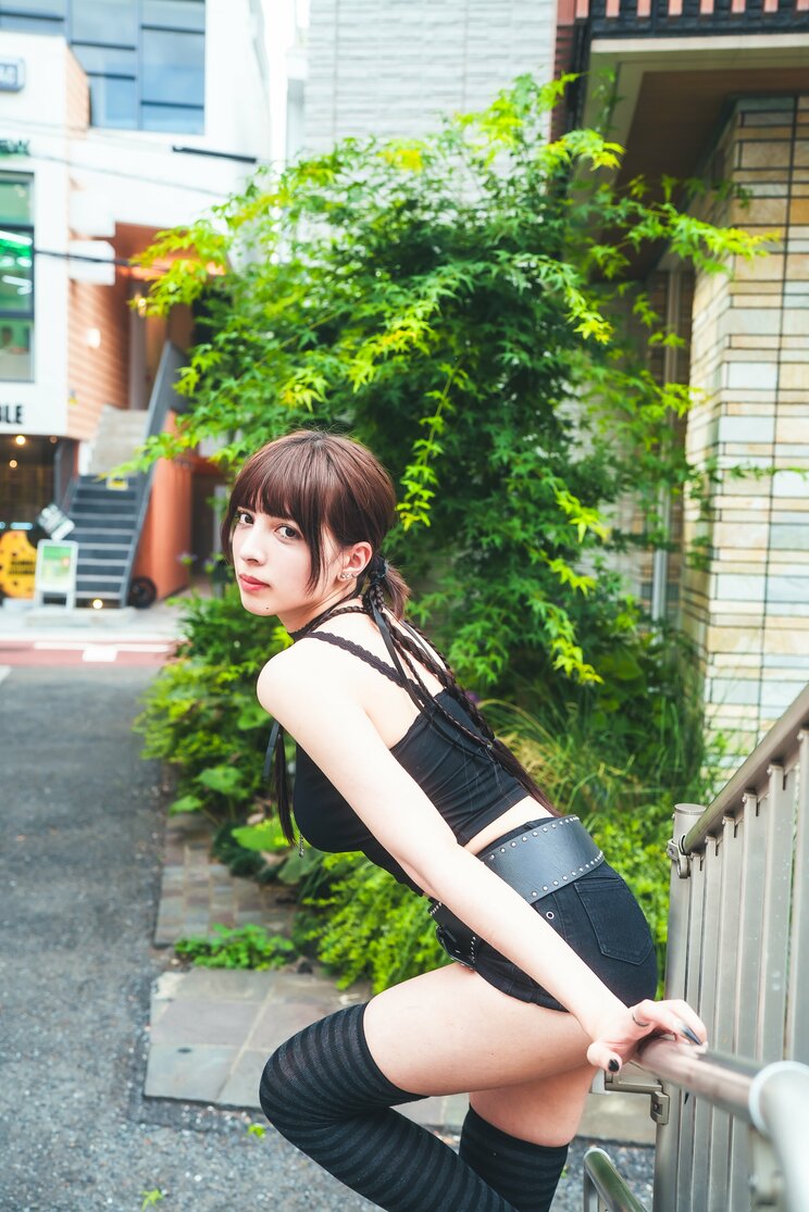 〈体重90キロ→55キロに〉モデル級スタイルで話題の22歳元アイドル…生活苦から35キロ減の壮絶な舞台裏_13