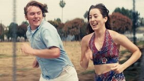 『リコリス・ピザ』｜陰鬱な天才監督の転向か？ いい映画になぜかドキドキしてしまう【売れている映画は面白いのか｜菊地成孔】