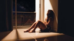 「結婚」と「独身」どちらが現代社会においてリスクなのか? 歴史をさかのぼって考える日本の少子化・未婚化の問題点とは