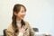 松井玲奈（まつい・れな）俳優、作家。1991年生まれ。愛知県出身。舞台、テレビドラマ、映画など幅広く活動する。著書に小説『カモフラージュ』『累々』『カット・イン／カット・アウト』、エッセイ『ひみつのたべもの』『私だけの水槽』『ろうそくを吹き消す瞬間』がある。