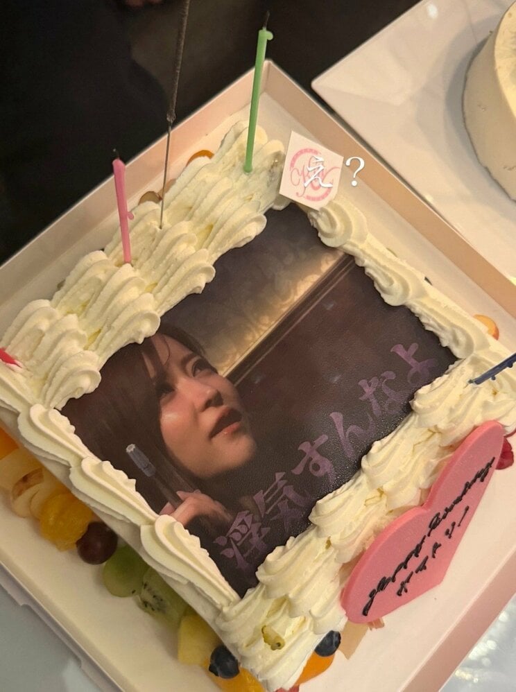 誕生日イベントのケーキ（写真／本人SNSより）