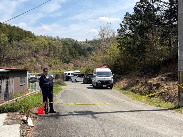 府警によって規制線が敷かれた遺体発見現場付近（撮影／集英社オンライン）