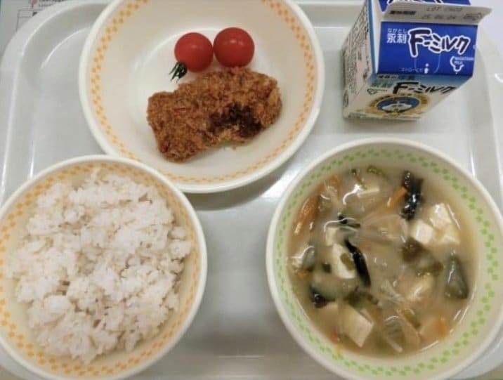 〈福岡・唐揚げ1個給食〉貧相というけど…市教委は「栄養基準満たしてる」同業者は「チキンカツにすれば良かった」「ちなみに古古古米はモンペが怖いから使えません」 _5