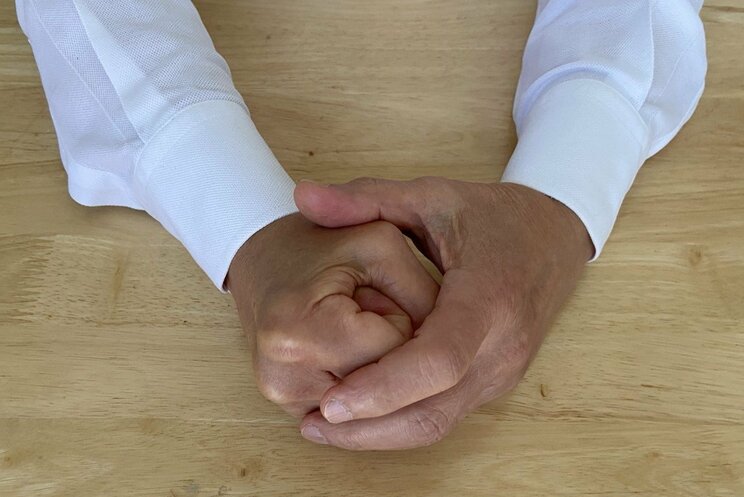 取材に応じるO氏