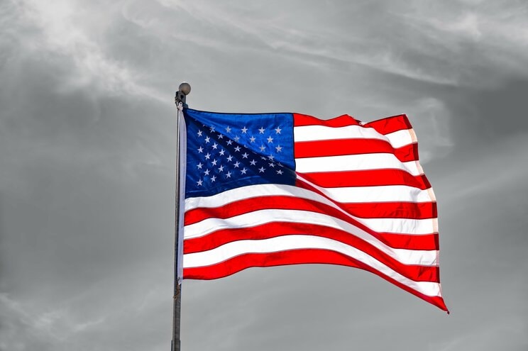 アメリカ合衆国の国旗（写真／Shutterstock）