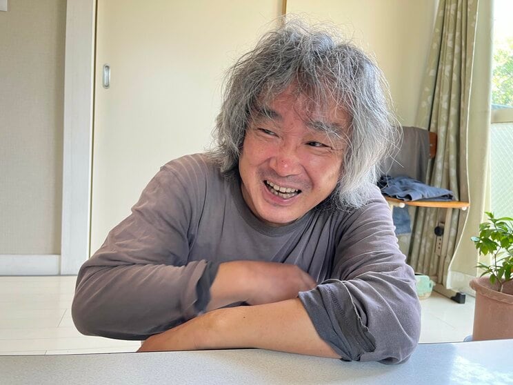 今では自然に笑えるようになった佐野さん