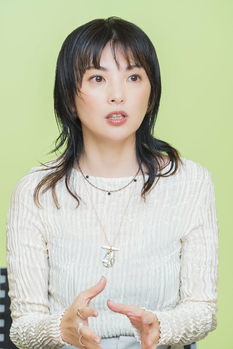 「まだまだたくさん好きな本があるんです」と興奮気味に話す