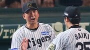阪神タイガース監督の暗黒史を塗り替えた藤川球児が、ボロボロにされた過去の指揮官たちから学んだこと