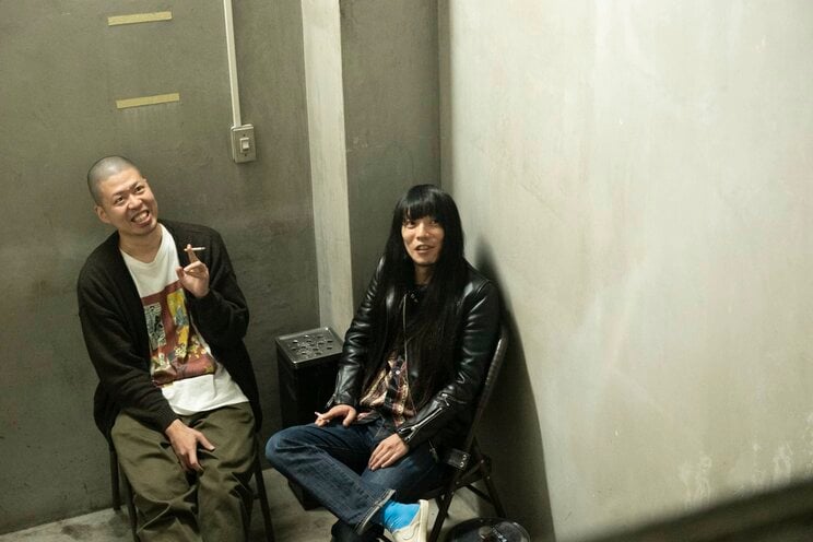 金属バットの小林圭輔（左）と友保隼平