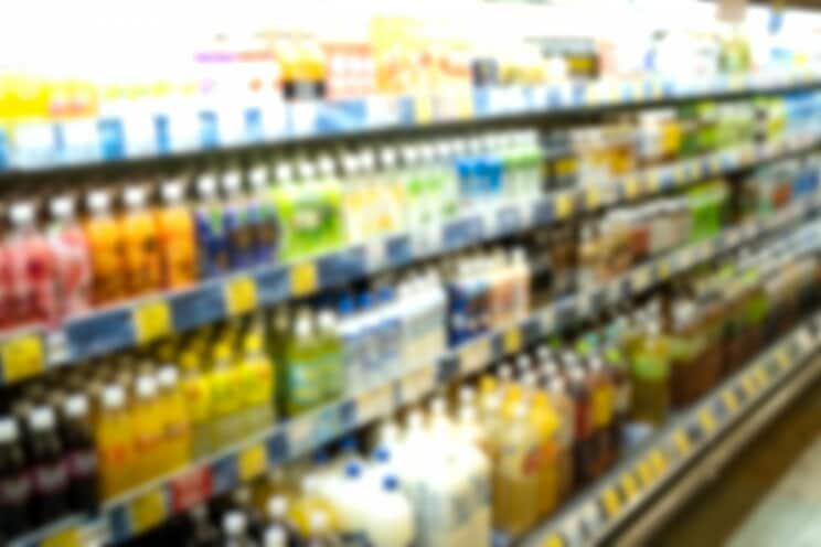 コンビニに陳列されたペットボトル飲料（写真／PhotoAC）