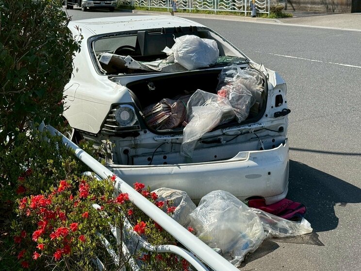 男性が「最初に放置された車」と指摘していたクラウン（撮影／集英社オンライン）