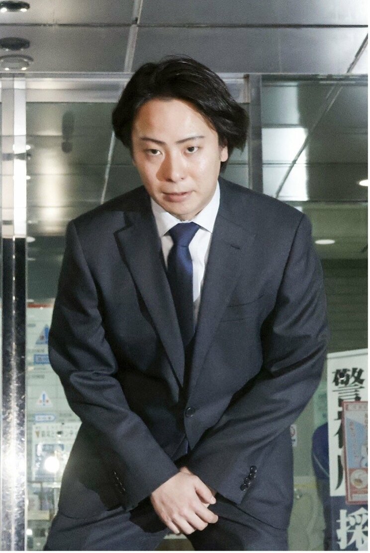 19日、留置先の蔵前署から釈放された中村鶴松氏（共同通信社）