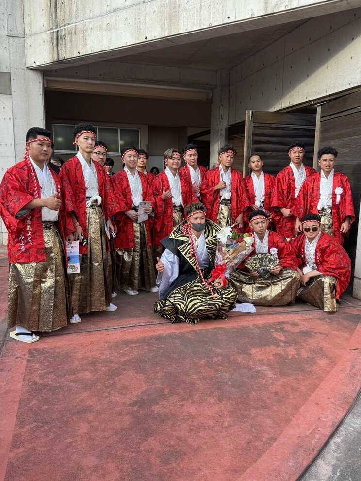 恩納村の新20歳たち（竹中さんInstagramより）