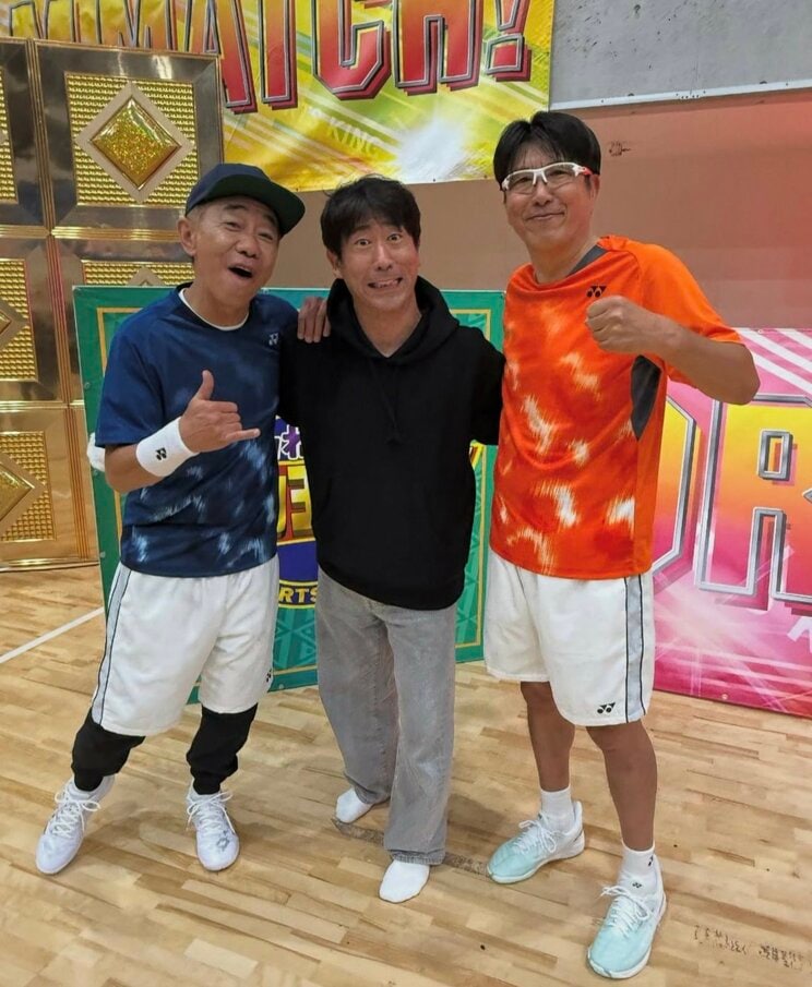 一人二役でものまねする、とんねるずとの共演も（原口あきまさInstagramより）