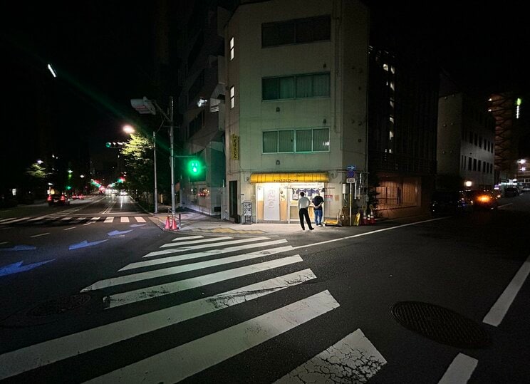 深夜から店の外に行列ができることもある