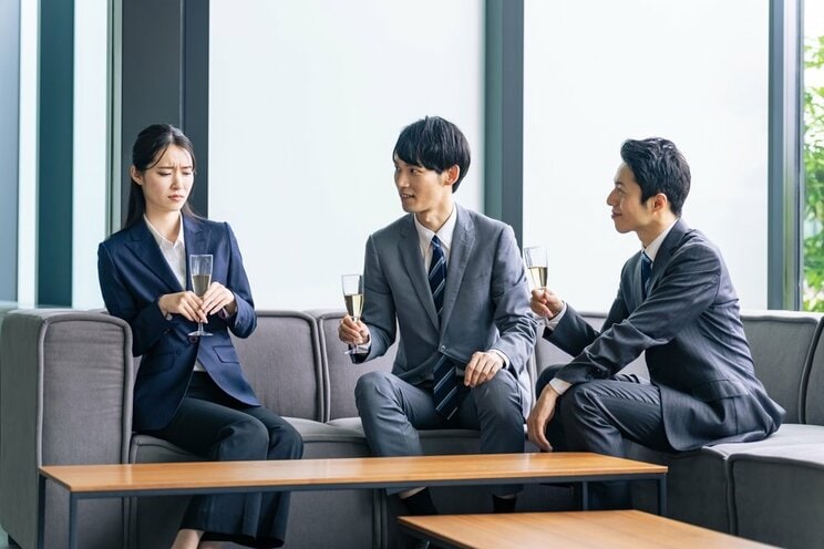 会食の相手によって飲み会がよからぬ方向に（画像/Shutterstock）