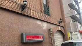 〈吉原・老舗ソープ嬢殺人事件〉「店ではお客にハグしてキスするイチャラブ的サービスを徹底していた」。元風俗嬢講習師は「風俗のサービスは感情にも訴えかけるので男性が勘違いすることも。それを“色恋営業の成れの果てだ”と片付けられると悔しいし、悲しい」