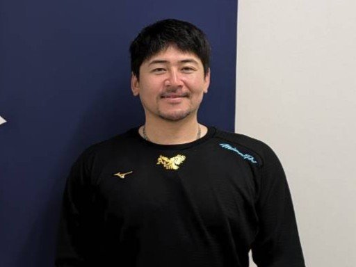 2006年高校生ドラフト3位で広島東洋カープに入団。球団初のセ・リーグ3連覇に大きく貢献し、2017～2019年には3年連続ベストナインを受賞。2021年から日本プロ野球選手会の会長を務める。