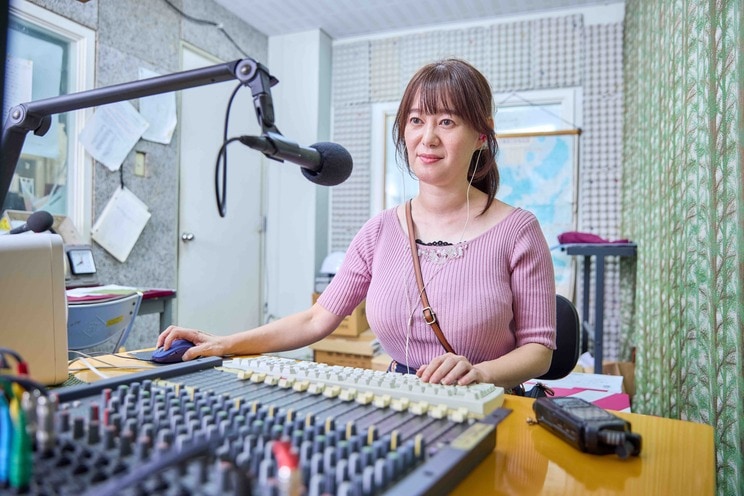 〈写真集1万部突破〉「正直、私の方がビジュも体もいいのに…」と若手グラドルも嫉妬、43歳で水着になった元NHKアナに「なんで売れていると思いますか？」と聞いてみた_8