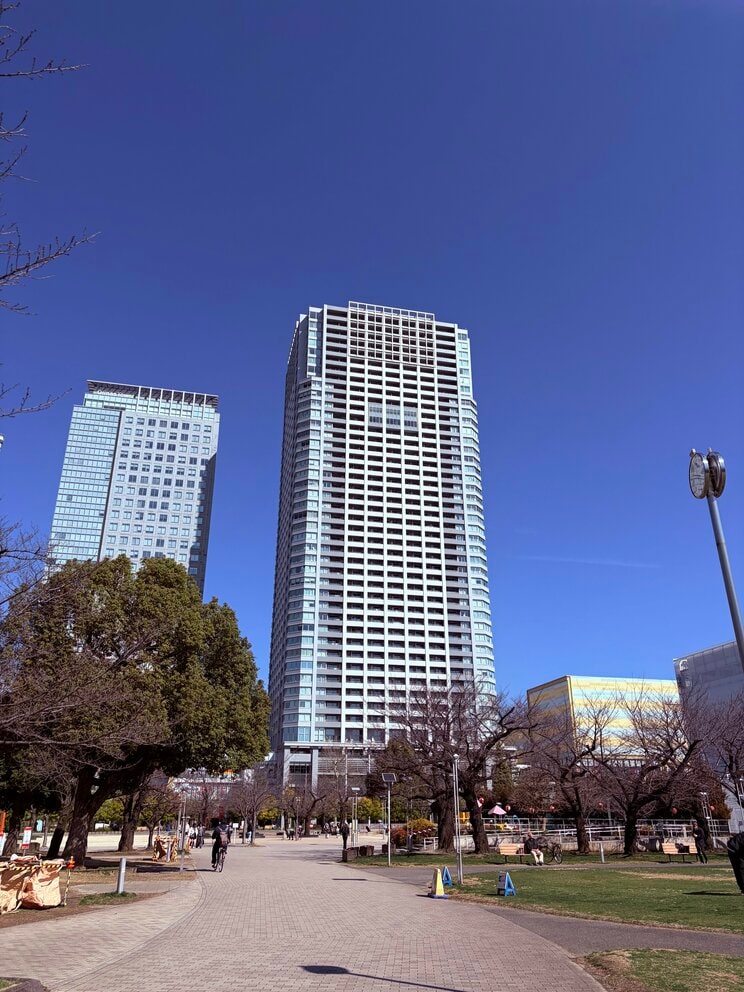 公園隣接で人気のブリリアタワー東京（撮影／集英社オンライン）