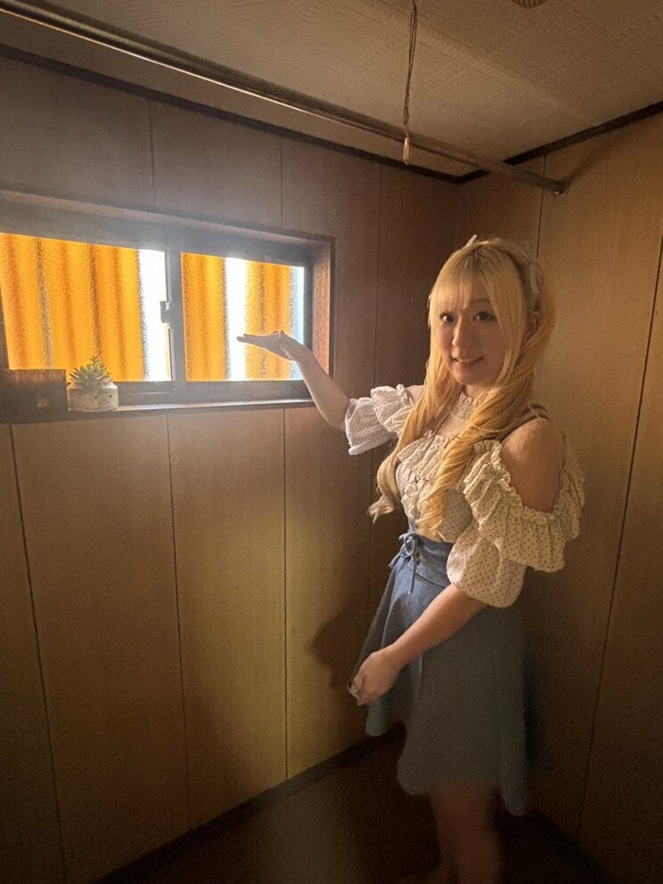 サンルームにて「ゆうきくんは今ここにいます」と話すりゅうあさん（撮影／集英社オンライン）