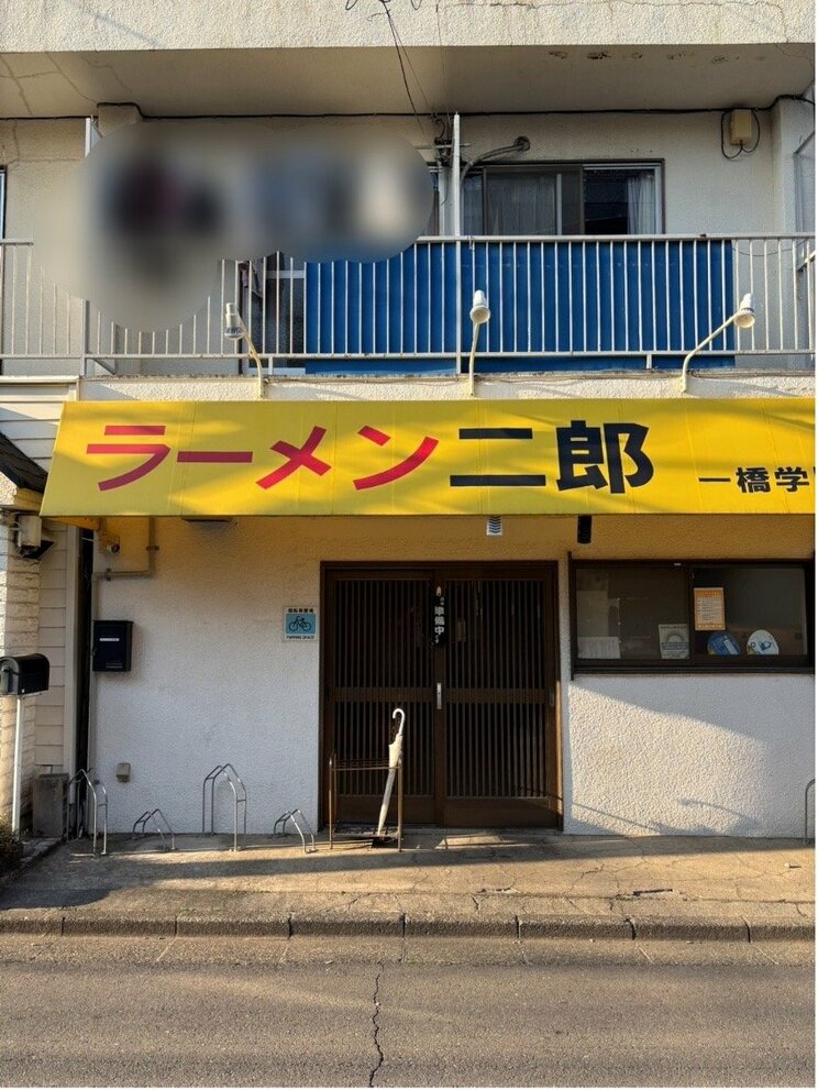 「ラーメン二郎　一橋学園店」近隣に気をつかってか店内には巨大な防臭ボイラーを２台完備（撮影／集英社オンライン）