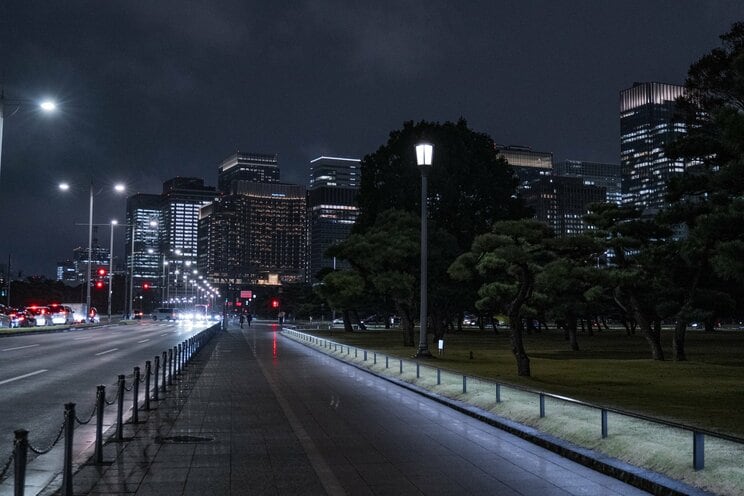 夜景も綺麗な皇居周辺だが、マナーを守ってみんなが気持ちよく共存できる環境を保ちたい