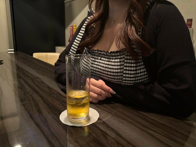 取材に答えてくれた女性（撮影／集英社オンライン）