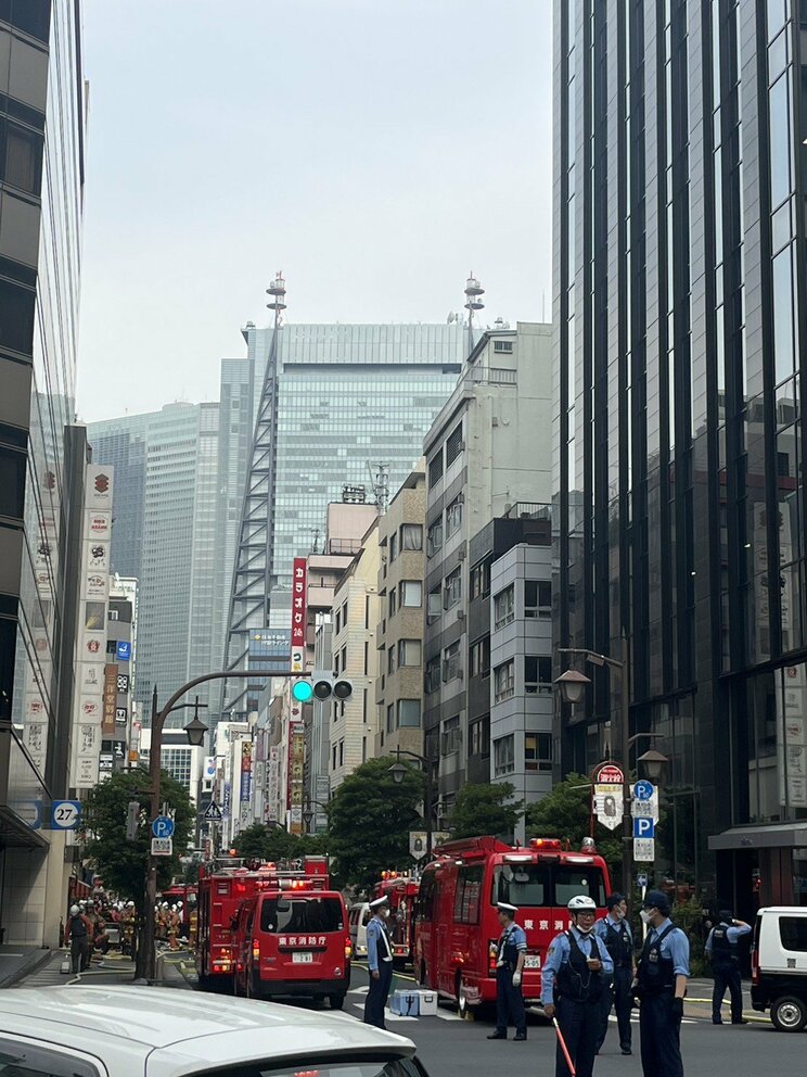 ＜新橋・ガス爆発＞「タバコを吸おうとライターに火を付けたらドカンと爆発」「ボーボー燃え映画の世界のような」現場は馬主クラブ関係者が集まる極上の社交場「店内でガスは使っていなかった」_11