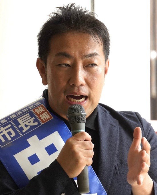 10月14日、街頭演説する中谷一馬氏　撮影／集英社オンライン
