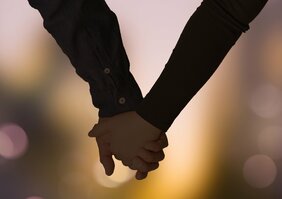 日本の未婚男性はなぜ、飛びぬけて死ぬのが早いのか? その「死因」と50歳を過ぎた未婚男性の”ガチの敵”とは?