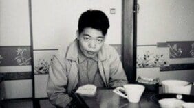 「おまえ一人の人生なんてどうにでも潰せるんだ」九大医学部生時代に逮捕され、脅された中村哲が、完全黙秘を貫いた23日間