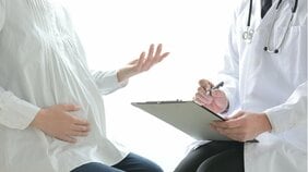 日本の産科の内診は世界的には非常識だった…本人の同意なしで行なわれる「産科暴力」ともいわれるその実態