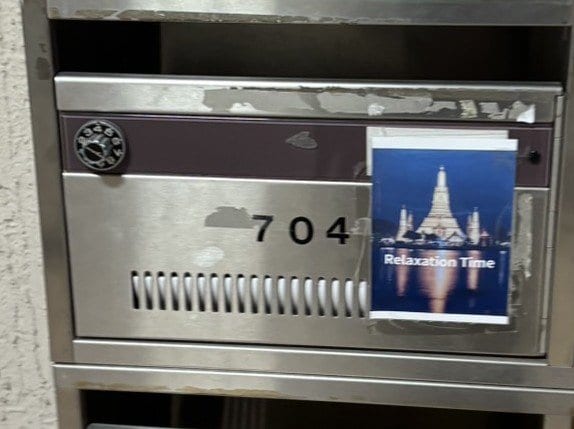 現場となったマンションのポスト