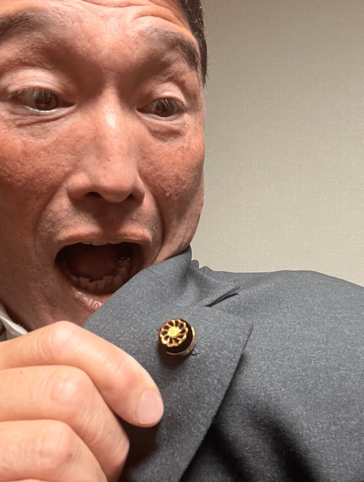 議員になって喜ぶ西尾さん（写真／公式Xより）