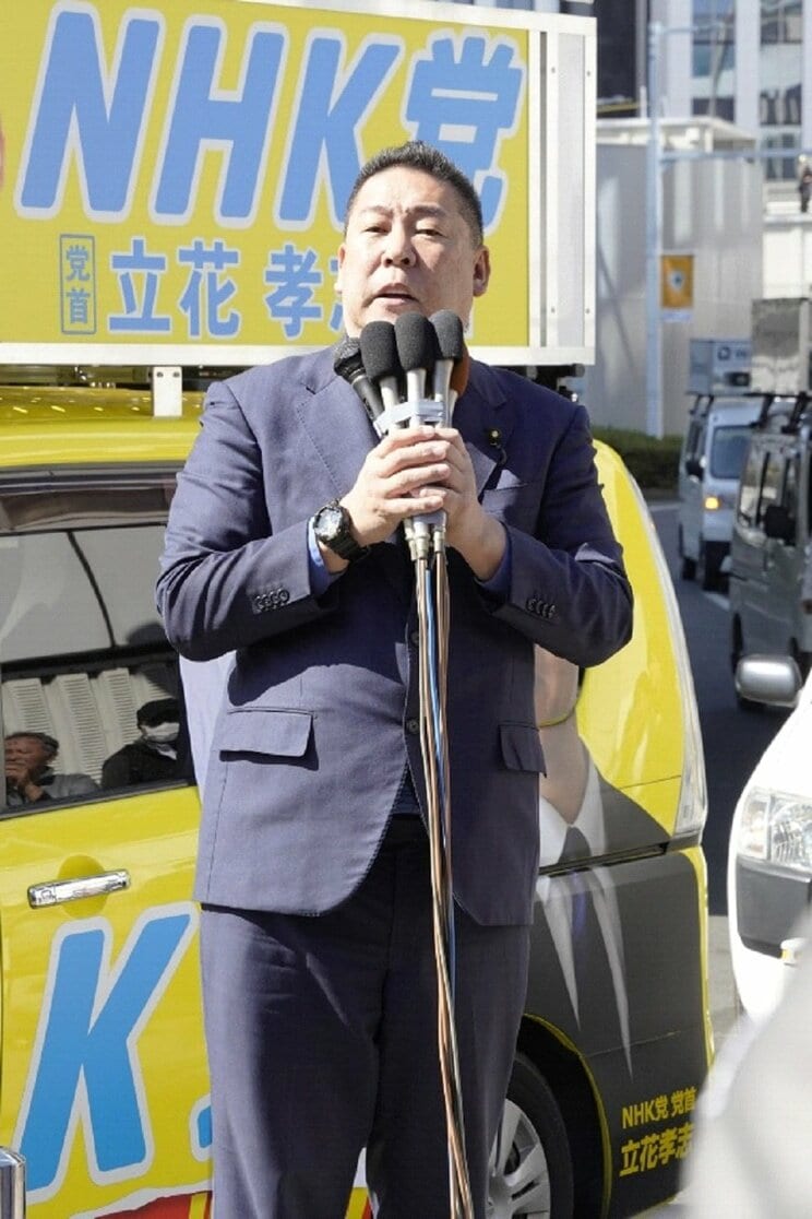 ２月27日、JR船橋駅前で千葉県知事選の街頭演説を行なう立花孝志氏（撮影／集英社オンライン）