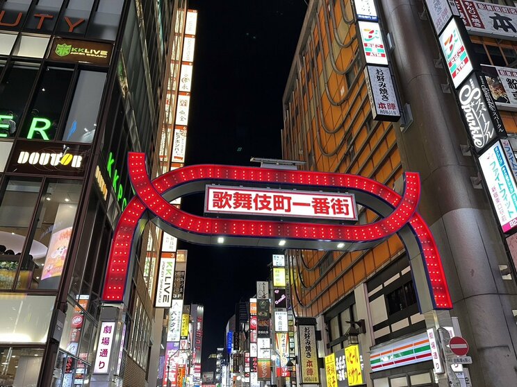 〈新宿・立ちんぼ大移動〉手招きして「遊ぼう～」“現行犯でなくとも逮捕”に踏み切った警察に対して、立ちんぼはナワバリを広げて…女性から声をかける“キャッチ”パターンも_8