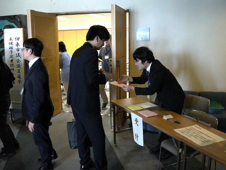 9月22日、伊東市役所で行なわれた市議選立候補予定者説明会（撮影／集英社オンライン）