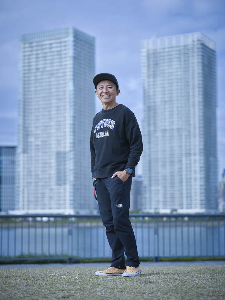 爽やかな笑顔のGAKU-MC　撮影／廣瀬靖士